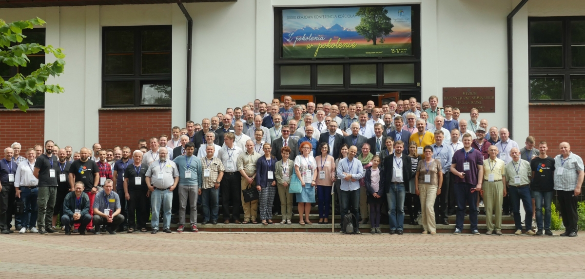Delegaci i uczestnicy XXXIX Krajowej Konferencji Kościoła w Warszawie-Radości